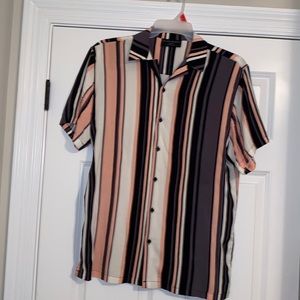 Men Size M short sleeve button up. LIKE NEW ONLY WORN ONCE